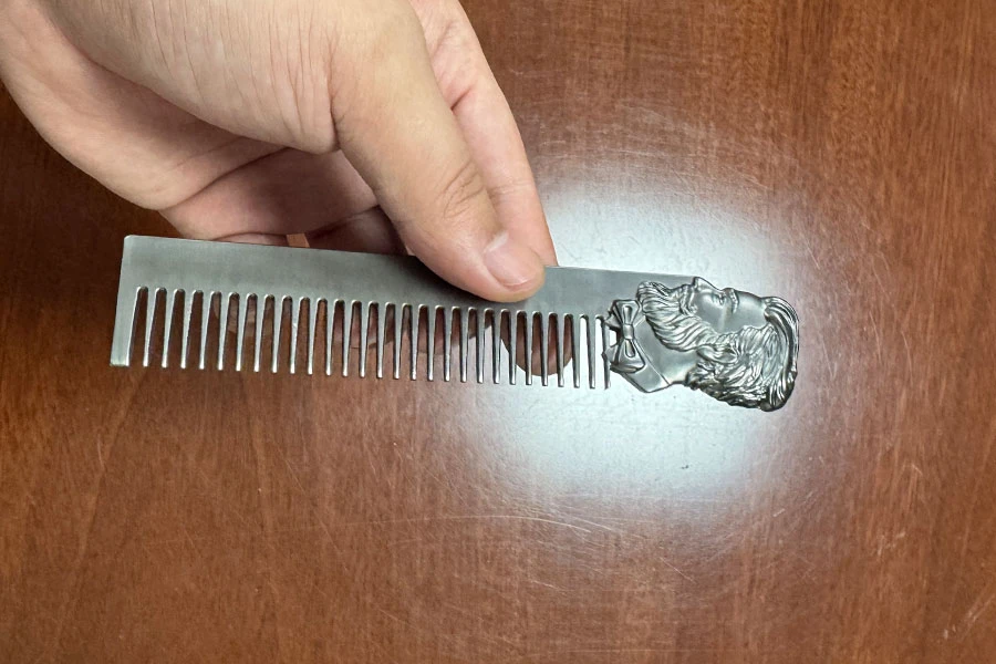 Custom Metal Commemorative Comb for Stylish Gentlemen3