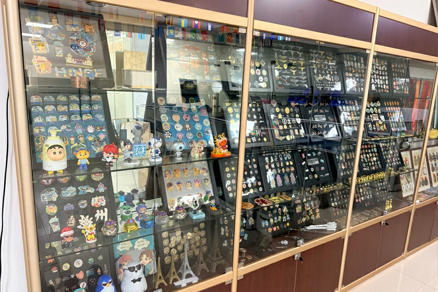 Jingbida Hardware & Gifts Co., Ltd. — Exhibition Cabinet5
