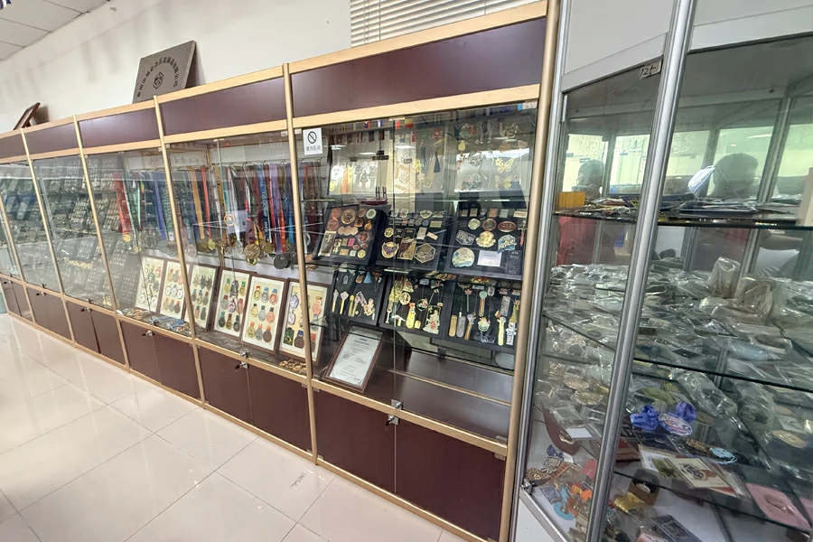 Jingbida Hardware & Gifts Co., Ltd. — Exhibition Cabinet8