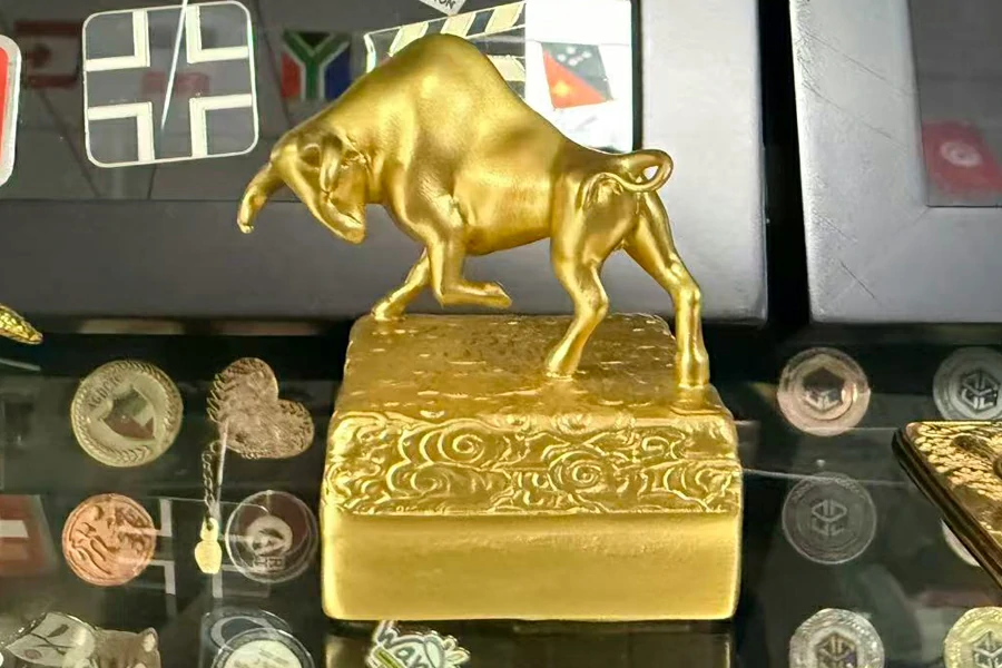 Zinc Alloy Golden Bull Seal Ornament