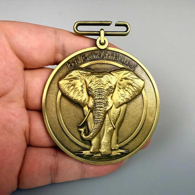 Kasi Iasmbazayo Tabasamu Relief Elephant Retro Metal Medal1