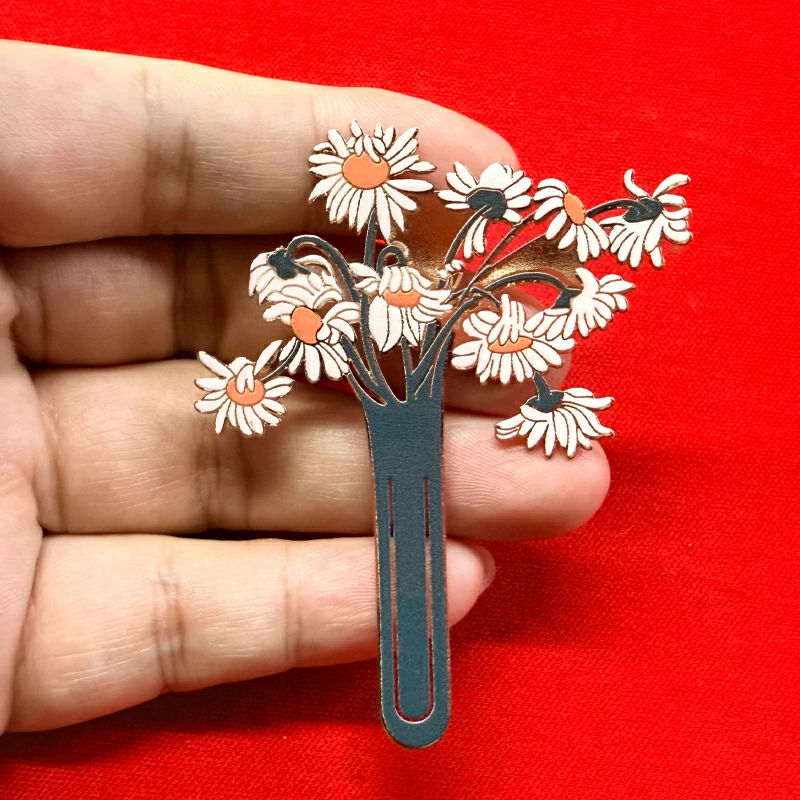 White Daisy Metal Bookmark1