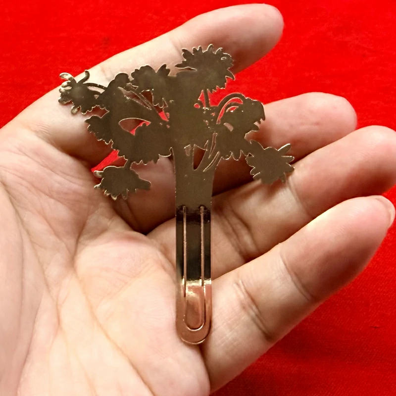 White Daisy Metal Bookmark2