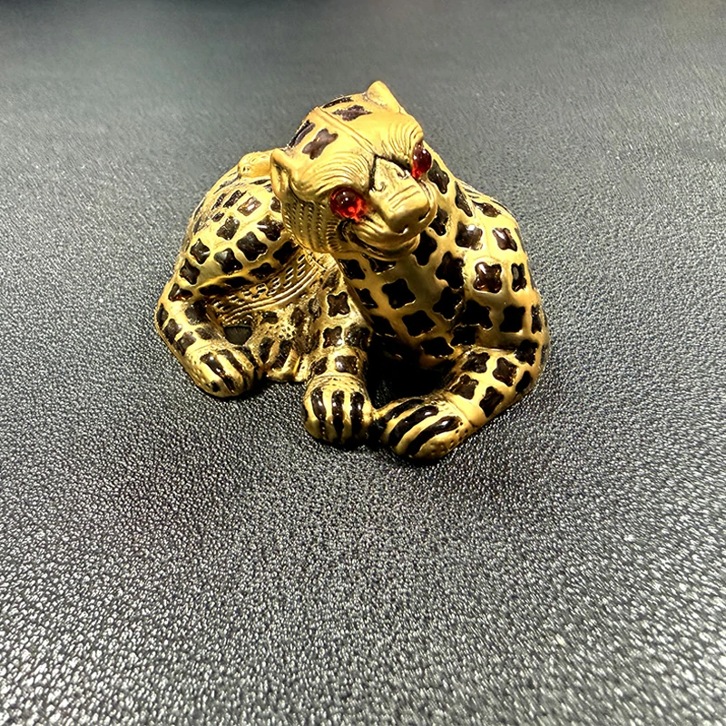 Gold Leopard Metal Ornament1