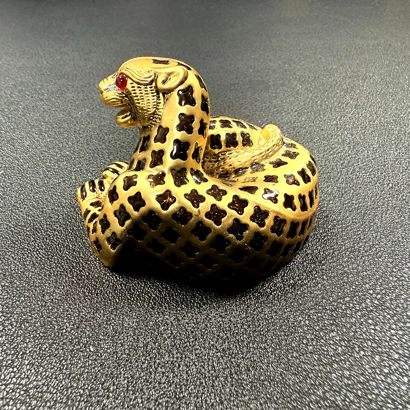 Gold Leopard Metal Ornament2