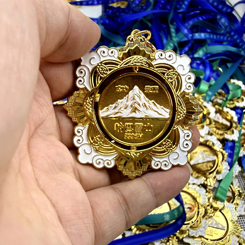 Rotatable Mountain Hiking Souvenir Metal Medal2