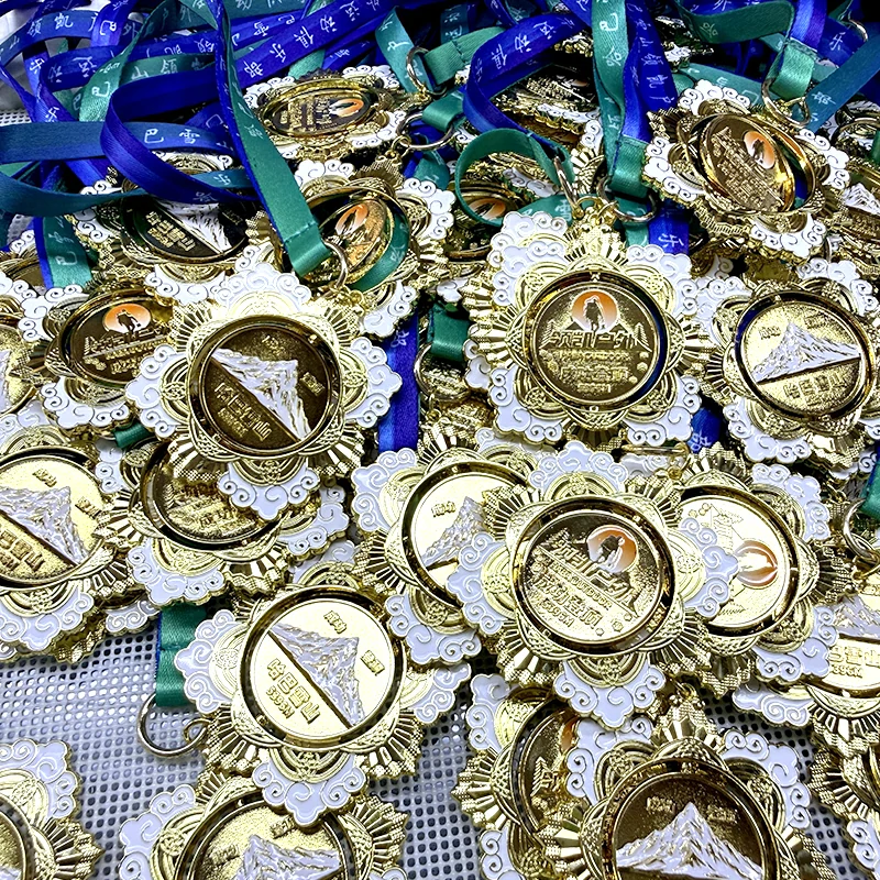 Rotatable Mountain Hiking Souvenir Metal Medal6