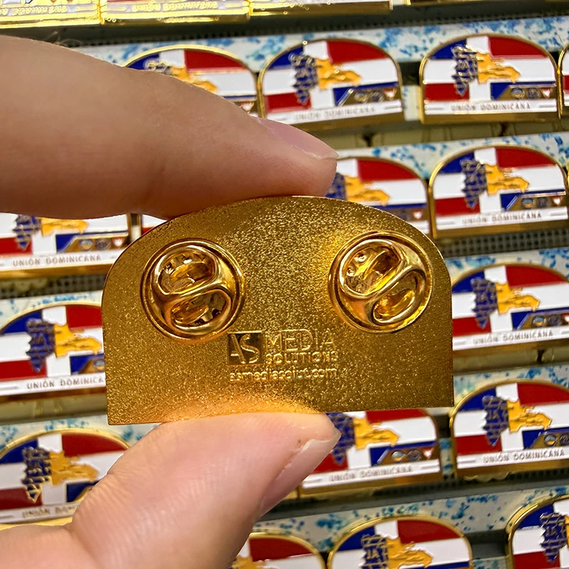 Union Dominicana Flag Map Enamel Lapel Pin2