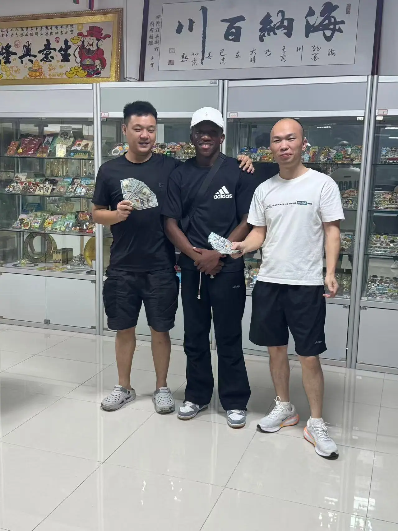 Customer group photo at JBDgift